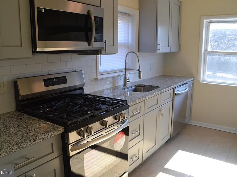 246 Ardmore Ave — Photo 5