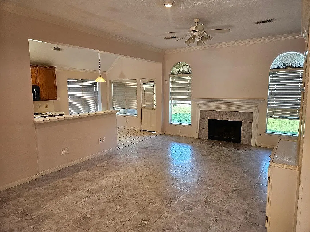 3 bed, 2.0 bath, 1478 sqft, $1,700 — Photo 4