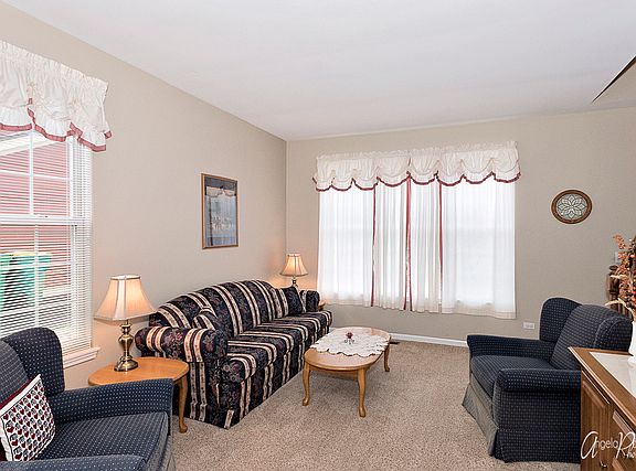 4th image of 158 Buckingham Dr