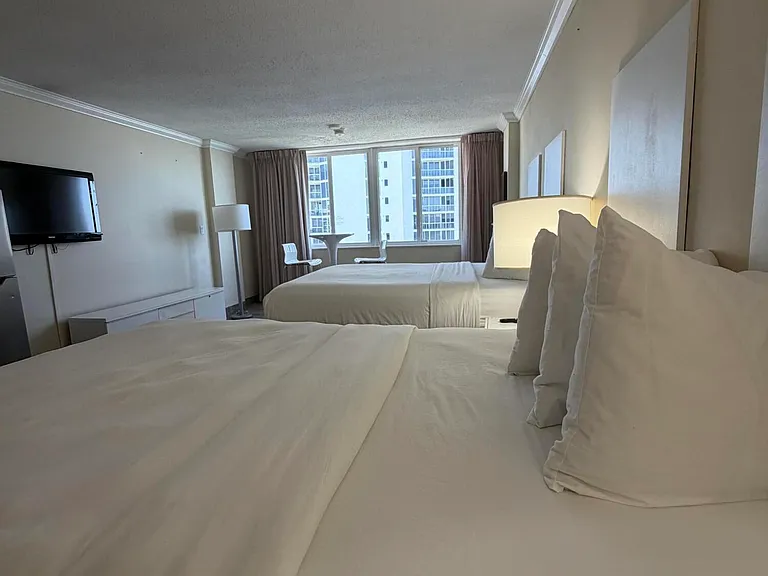 19201 Collins Ave #1122 — Photo 5