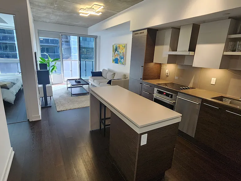 1030 King St W #545 — Photo 4