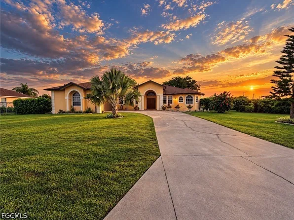 2911 21st St SW, Lehigh Acres, FL 33971