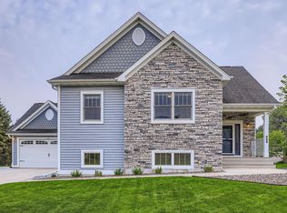 540 S Creek Dr N, Champlin, MN 55316