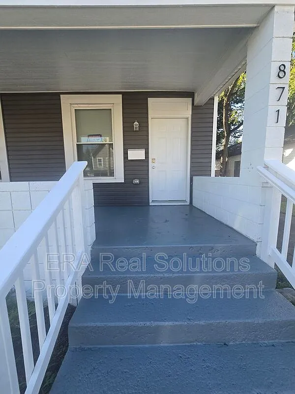 3 bed, 1.5 bath, 1336 sqft, $1,750 — Photo 3