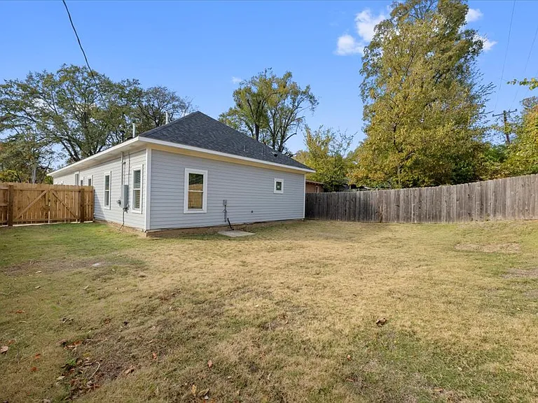 1068 Bruce St — Photo 24