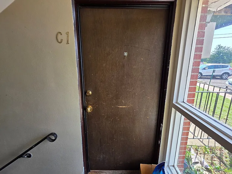 2805 Thomas Dr — Photo 3