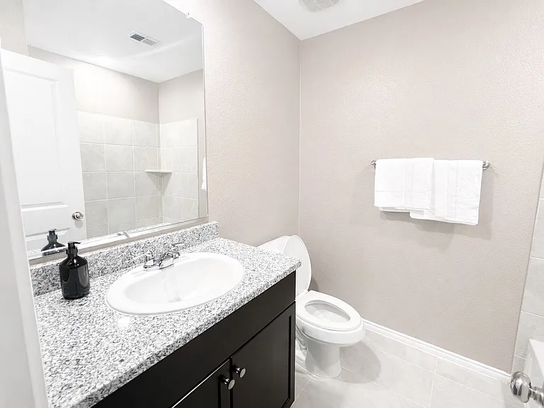 1713 Claireborne Ct — Photo 8