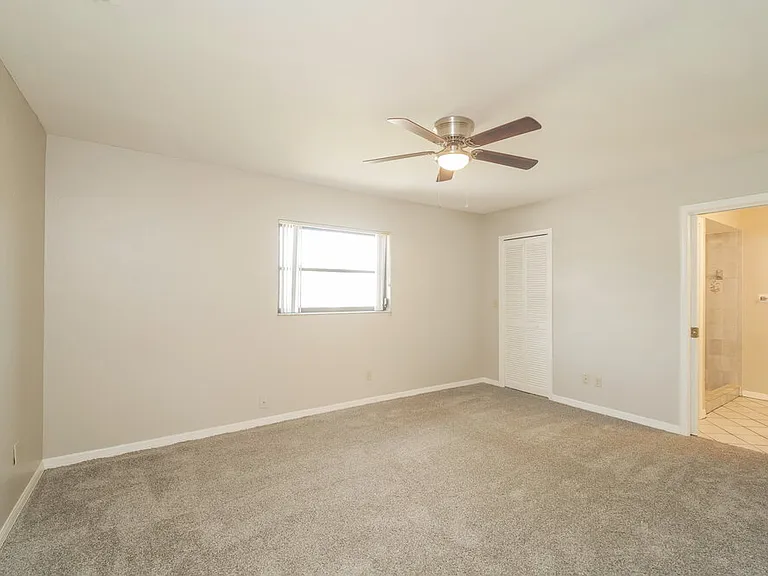 1329 SE 12th St — Photo 11
