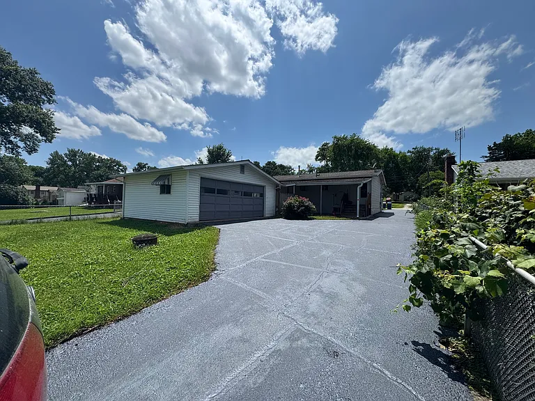 10 Shumate Ave — Photo 15