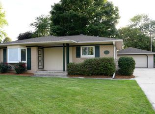W67N401 Grant Ave, Cedarburg, WI 53012
