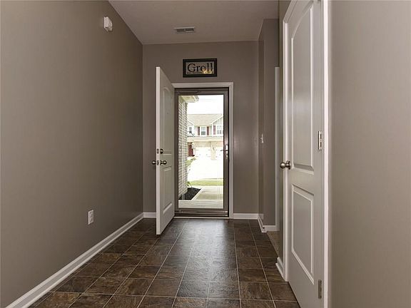 4th image of 8639 New Heritage Dr