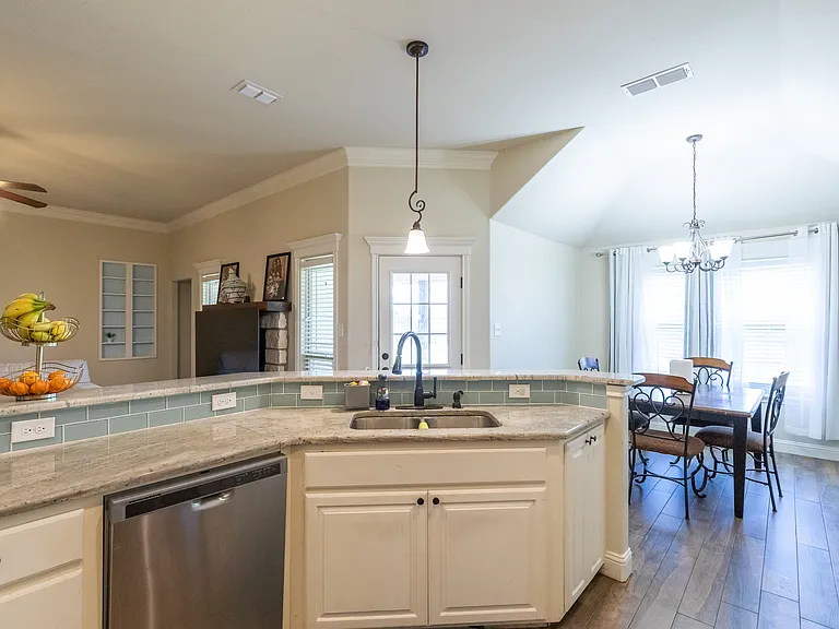 349 Whiterock Dr — Photo 5