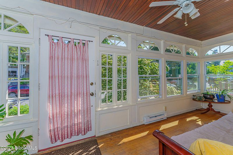 3rd image of 910 Myrtle Avenue