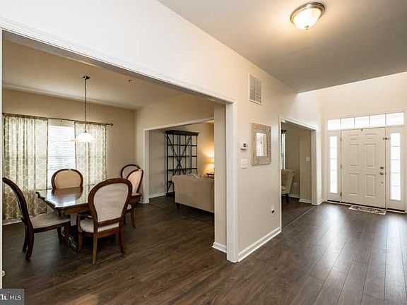 4th image of 327 Parker Dr