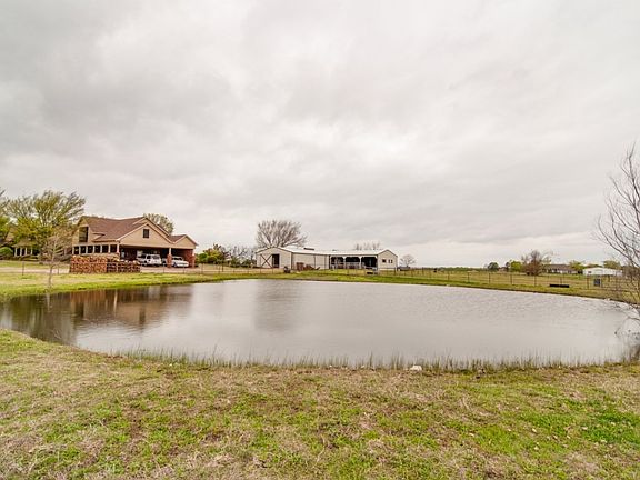 4th image of 1000 Candice Cir