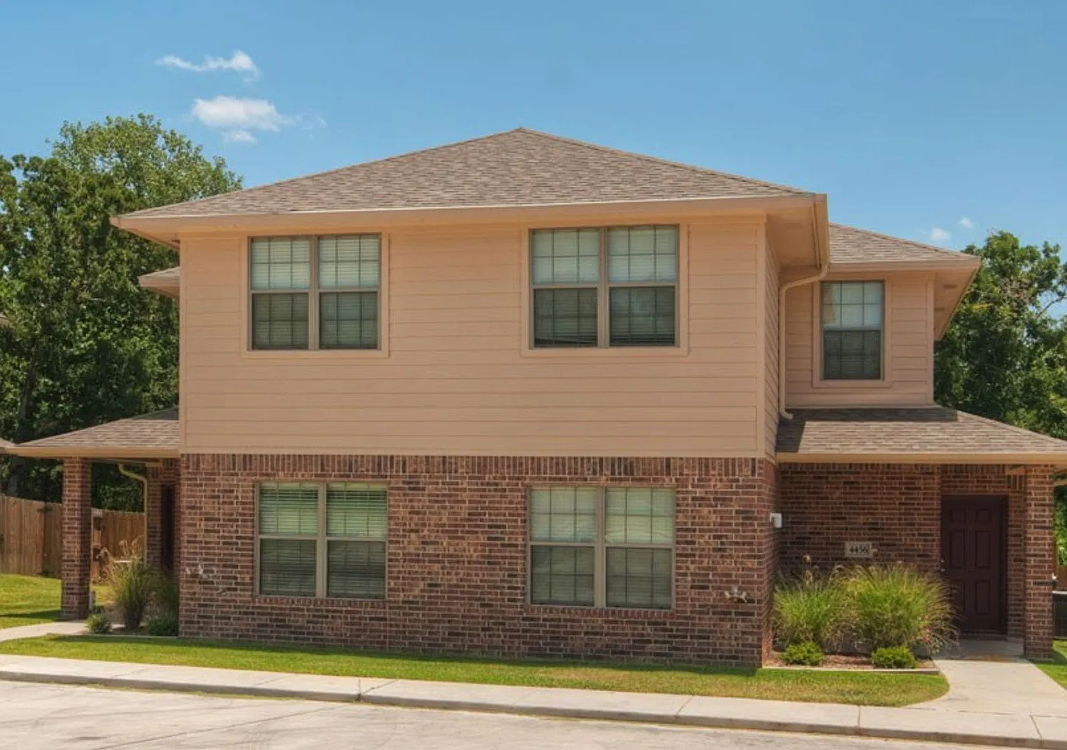August Pre-Lease 2027 Fantastic 3 Bed/3 Bath Duplex In Aggies Acres! — Photo 1