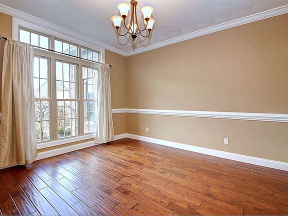 5th image of 8 Riverwalk Dr