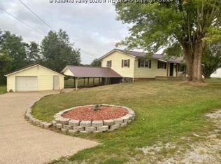 421 Evergreen Hills Rd, Cottageville, WV 25239