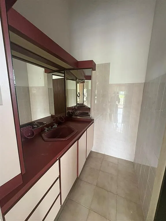 7 bed, 6.0 bath, 7150 sqft, $4,000 — Photo 4
