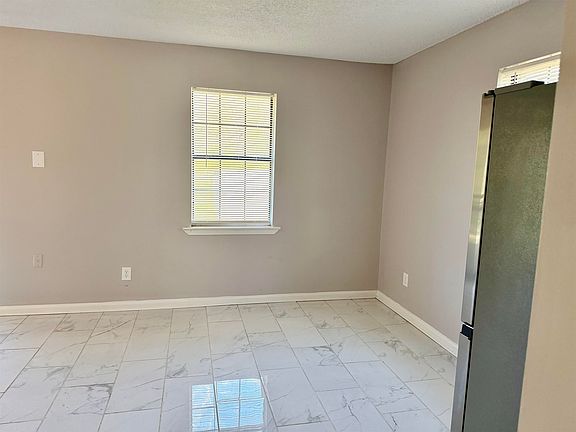 5th image of 2215 Henrietta Rd