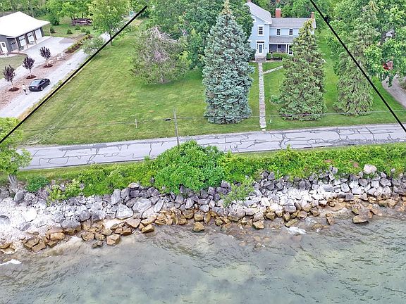 3rd image of 723 E Lakeshore Dr