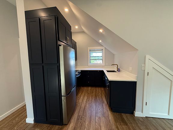 3rd image of 120 Pelham St Floor 3