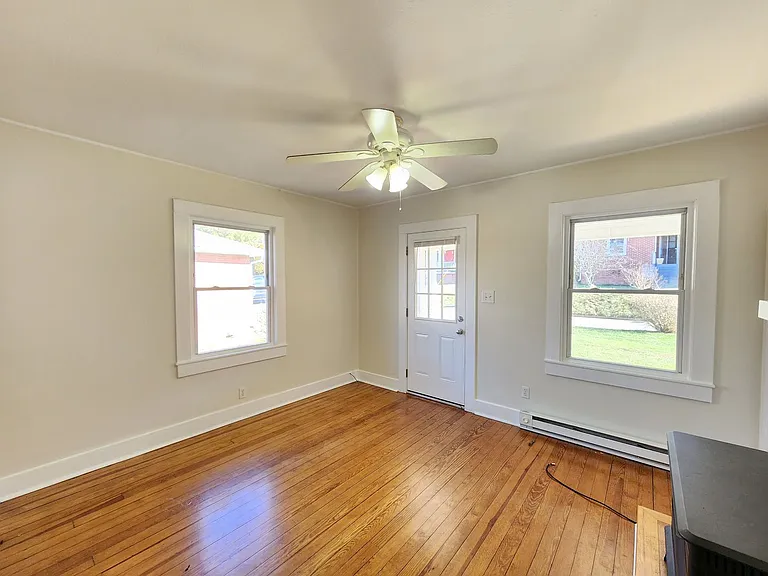 105 Morgan St — Photo 4