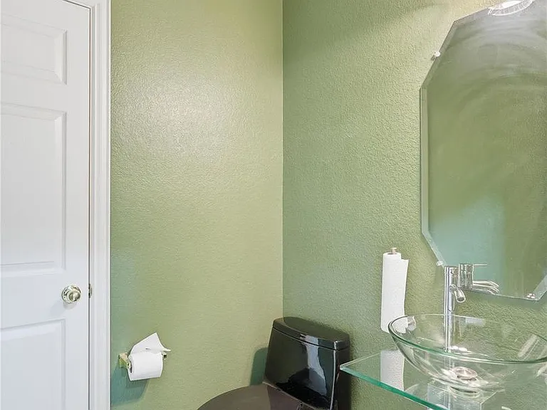 10002 River Bend Dr — Photo 3