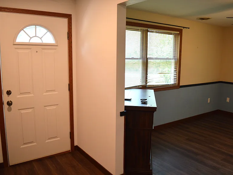 1870 Sand Ridge Ct — Photo 6