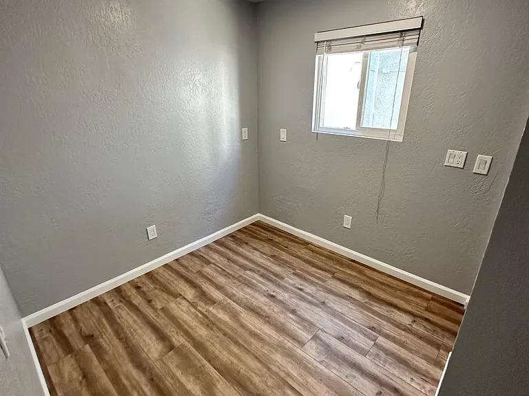 small bedroom/office 8'x8'