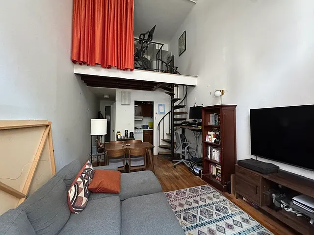 328 W 11th St #1C — Photo 3