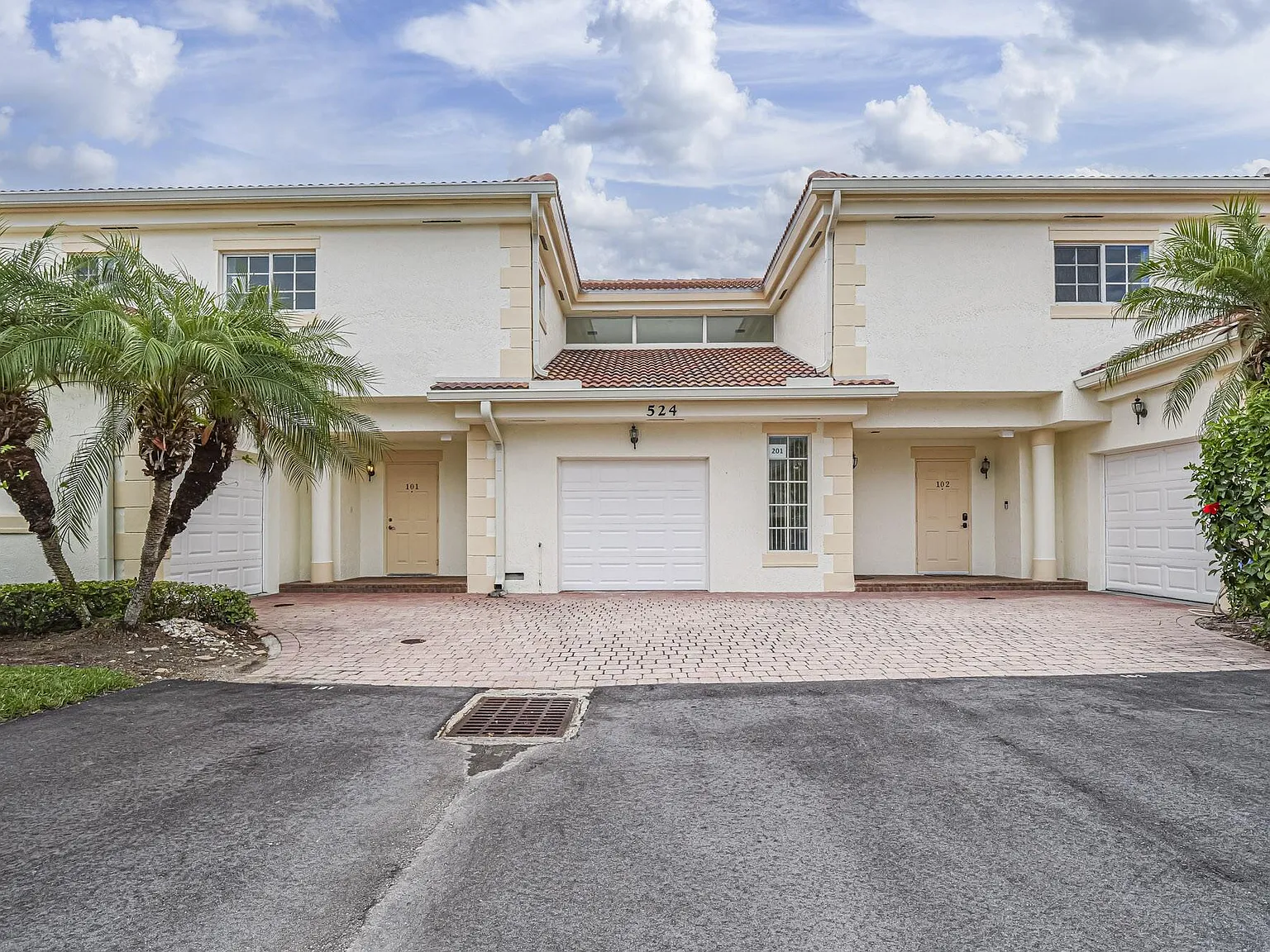 2 bed, 2.0 bath, 1114 sqft, $2,000 — Photo 3