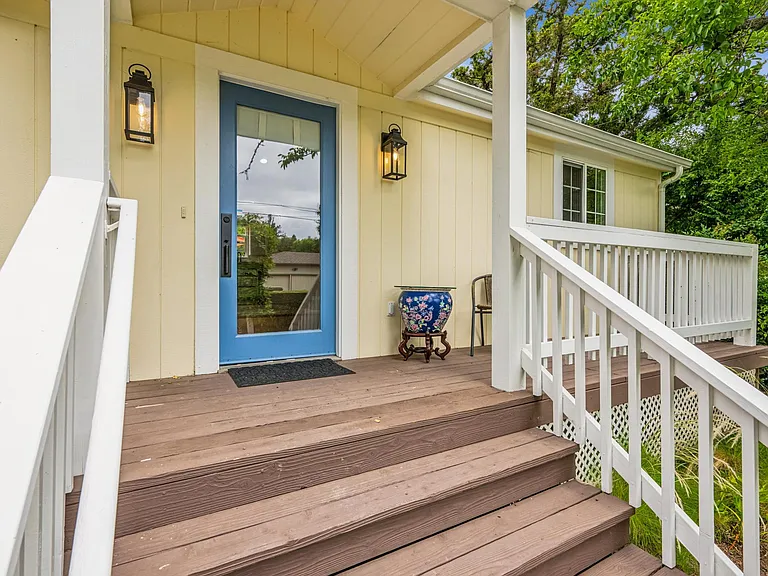 121 Laurel Ave — Photo 24