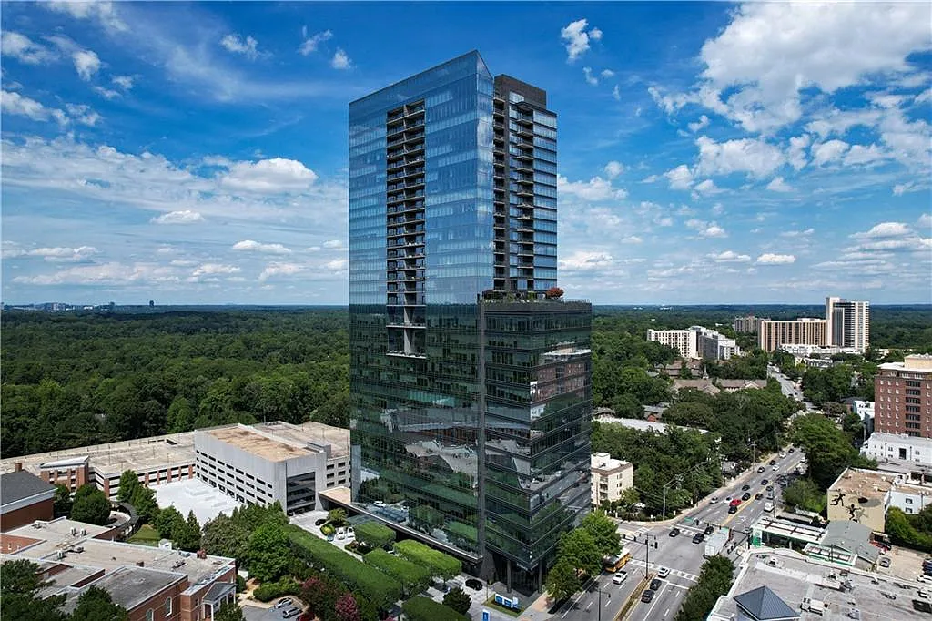 3630 Peachtree Rd NE Unit 1808 photo 1