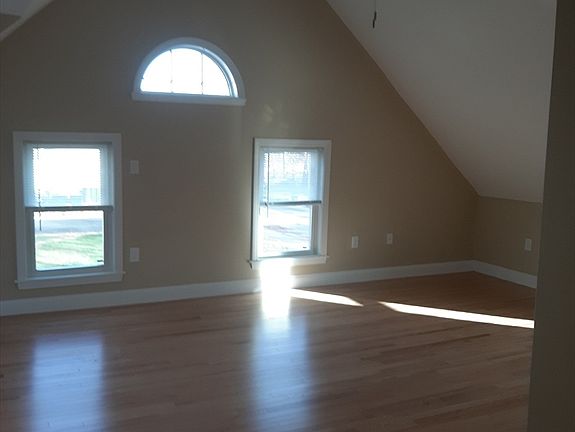 4th image of 325 Adams St APT 7