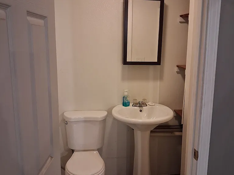 705 W Kelley St — Photo 17