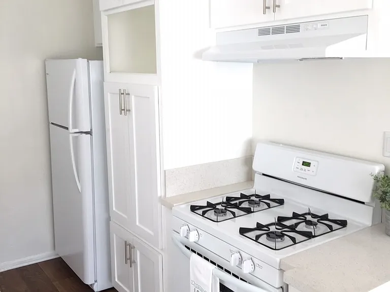 14600 Magnolia Blvd — Photo 18