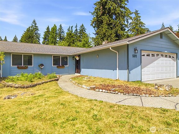 3rd image of 501 Penguin Court SE