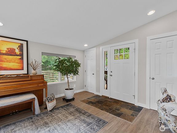 5th image of 5 W Cape Horn Road