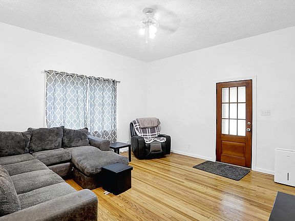 3rd image of 196 Crawford St