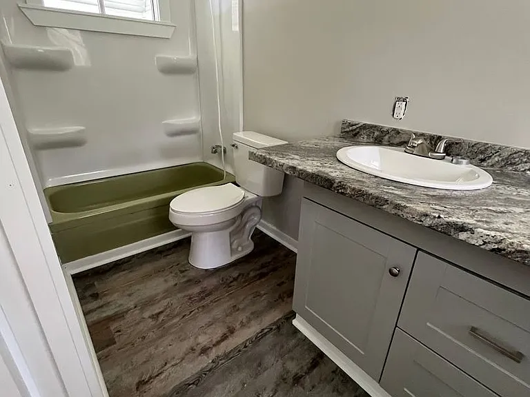 304 Queens Rd — Photo 12