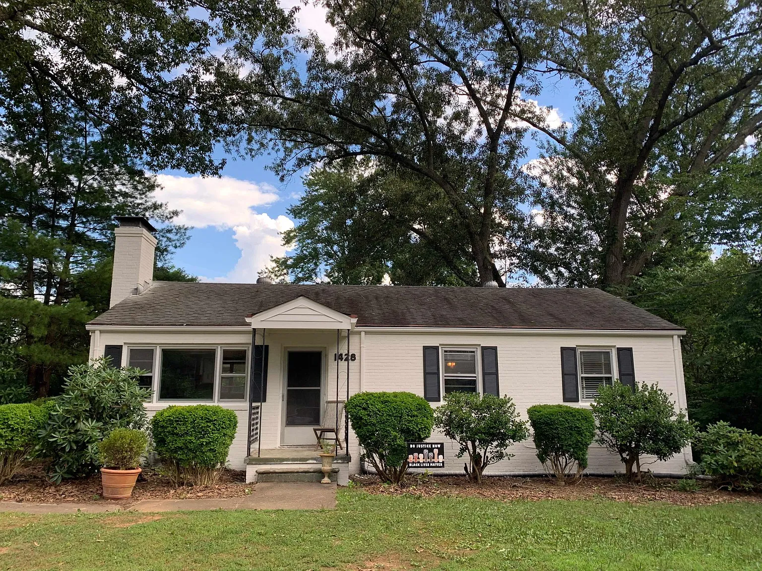 1428 Westwood Rd photo 1