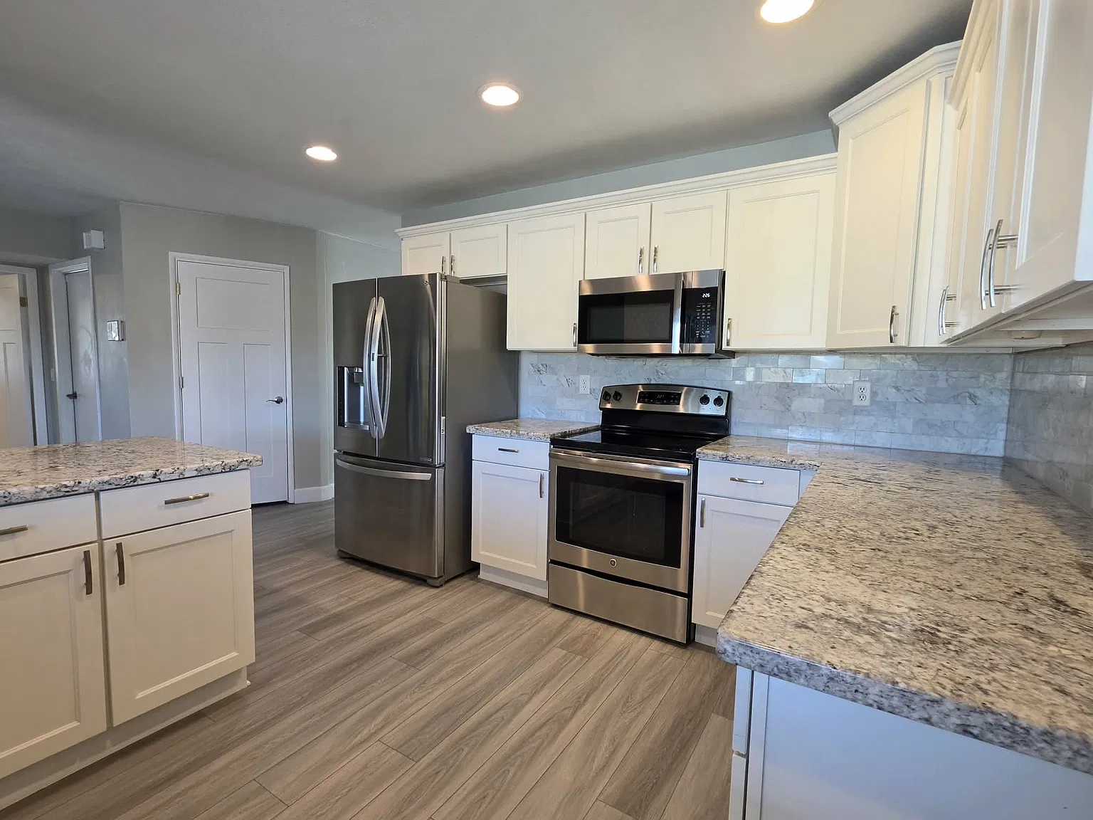 5 bed, 2260 sqft, $2,950 — Photo 3