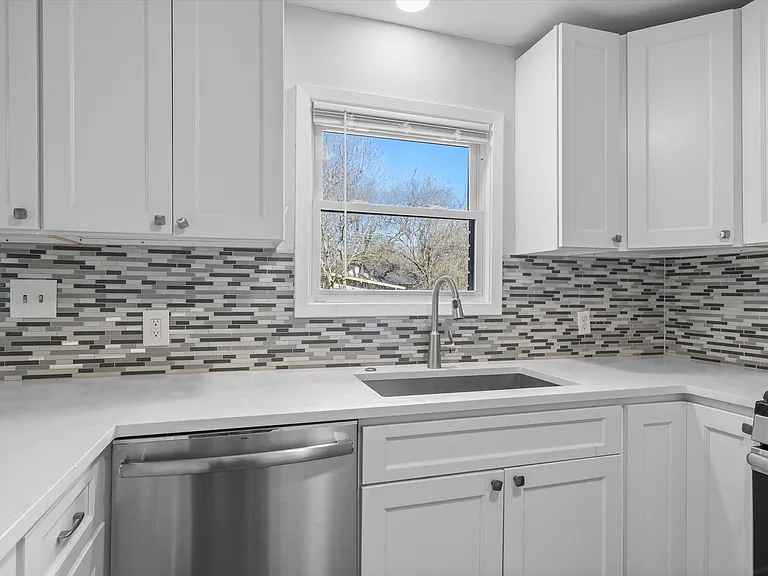 4900 Eastdale Dr — Photo 12