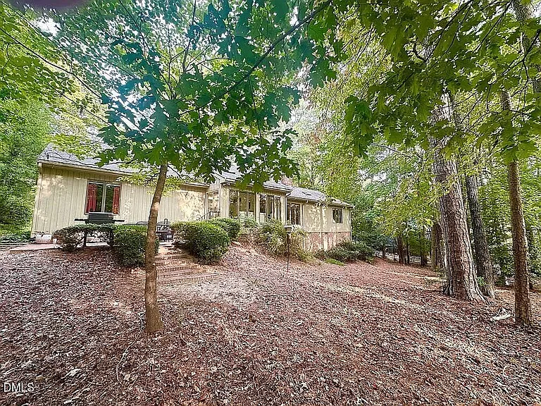 1907 Wedgewood Dr — Photo 19