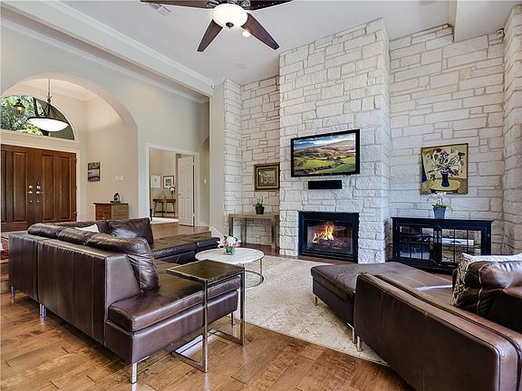 4th image of 2407 Stratford Dr