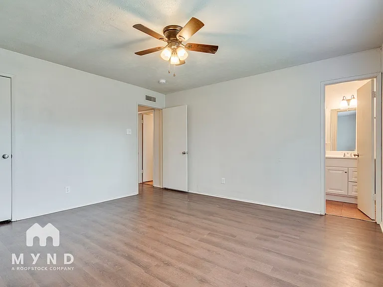 3237 Chalmette Ct — Photo 12