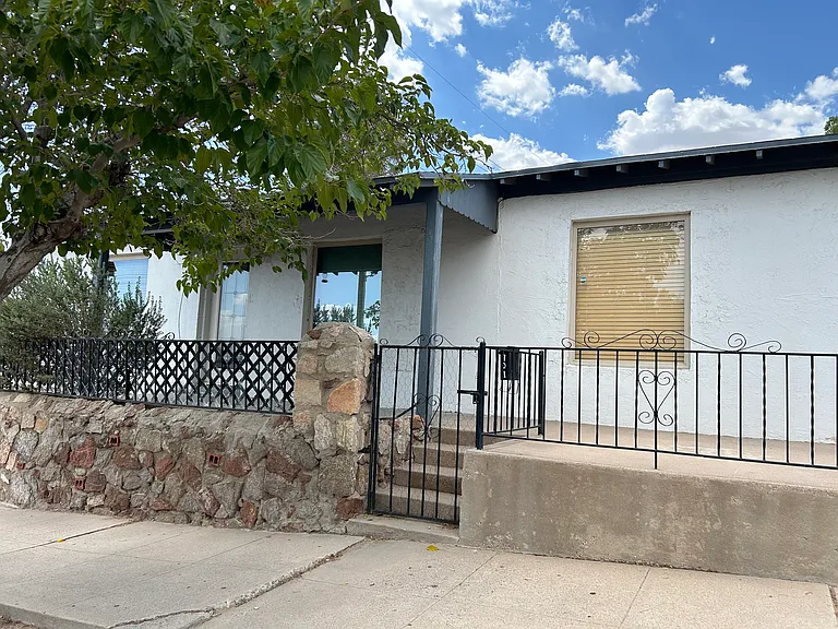 701 E Cliff Dr — Photo 1