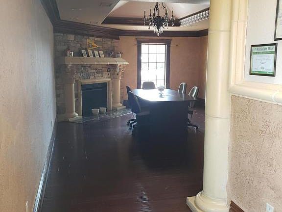 3rd image of 501 W 1st St