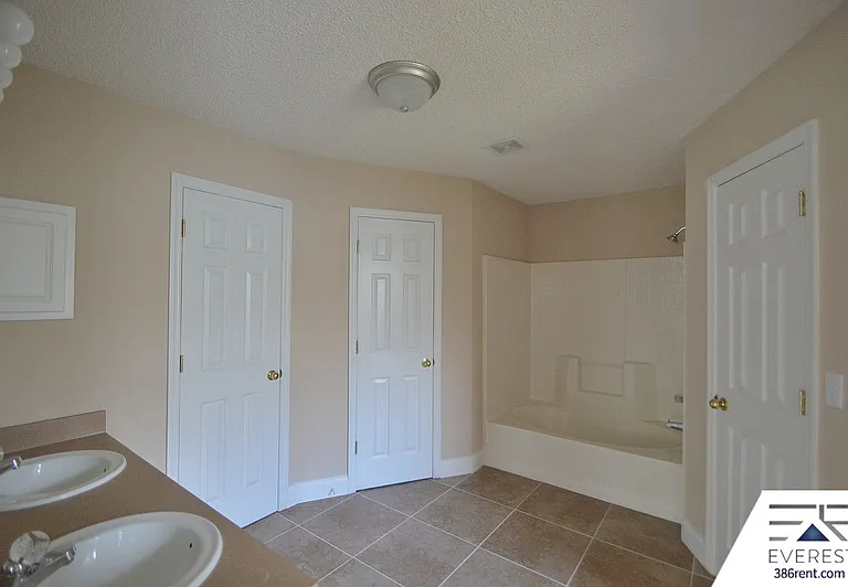 30 Lancelot Dr — Photo 18